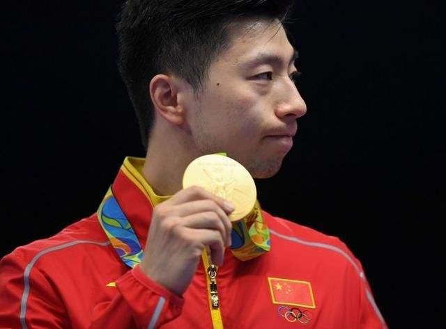 上展示了球 上展示了球