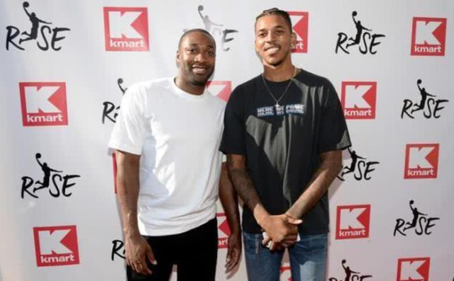 下路持续压 下路持续压